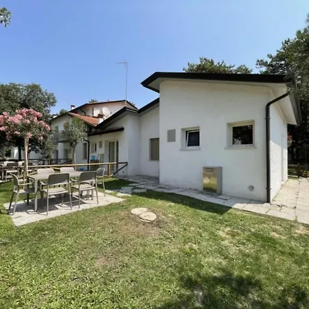 Apartment Relaxing Villa With Garden - Beahost