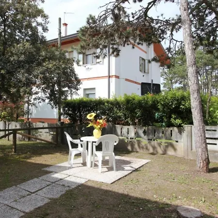 Relaxing Villa With Garden - Beahost Apartment Bibione